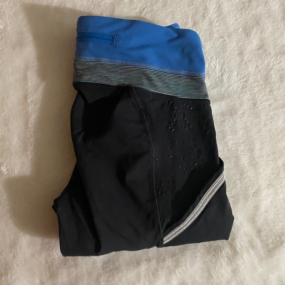 Lululemon run a marathon crop, color black / blue multi,Material power luxtreme - Picture 12 of 12